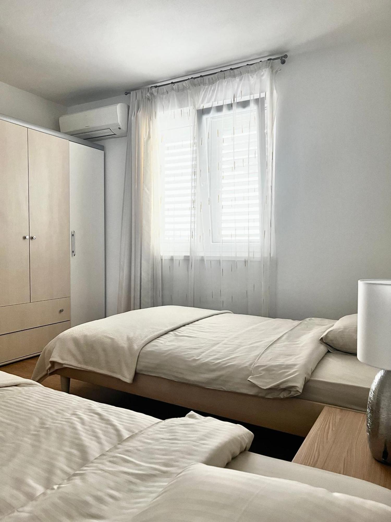 D.O.O. Yury Apartment トロギール エクステリア 写真