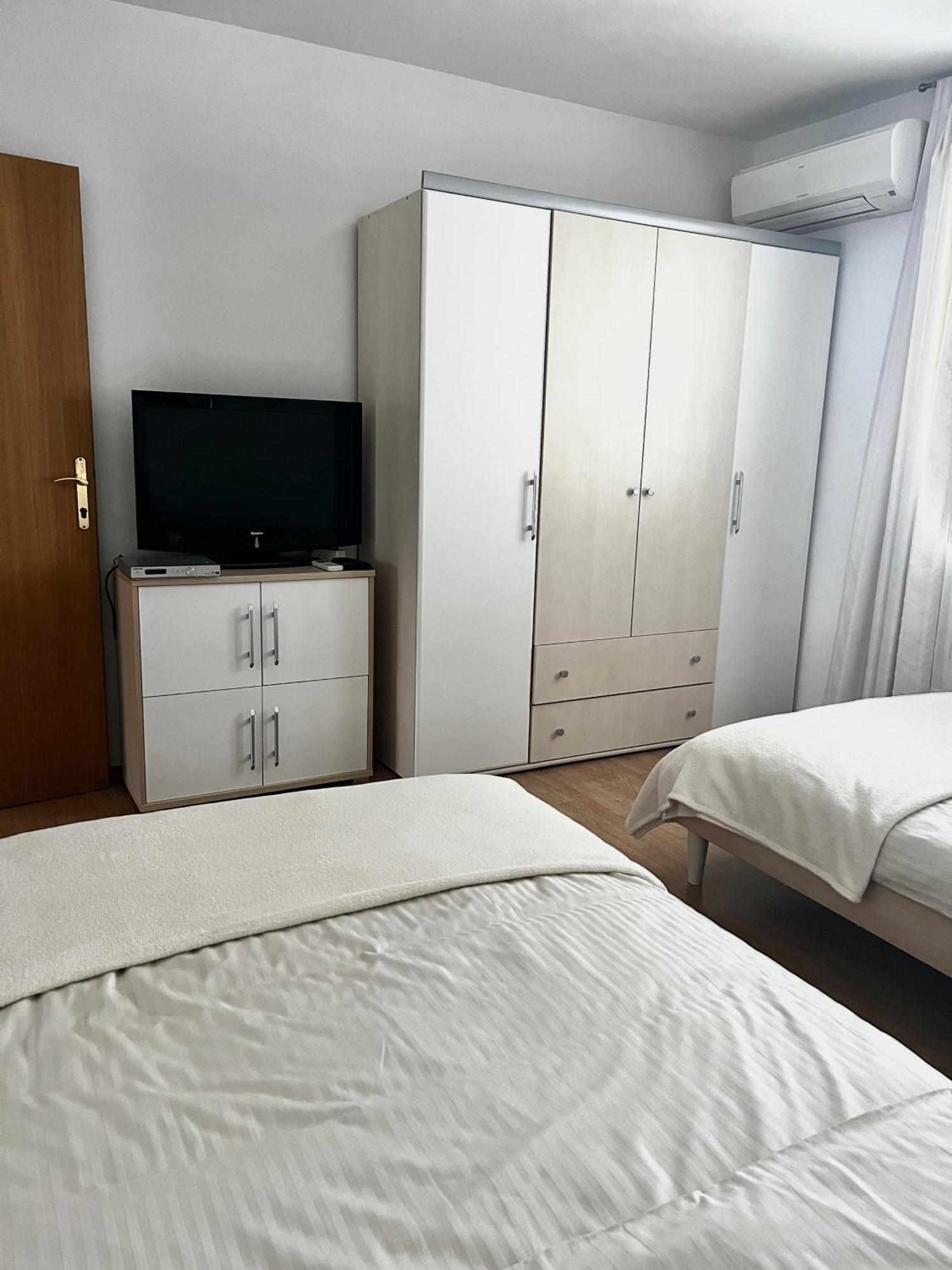 D.O.O. Yury Apartment トロギール エクステリア 写真