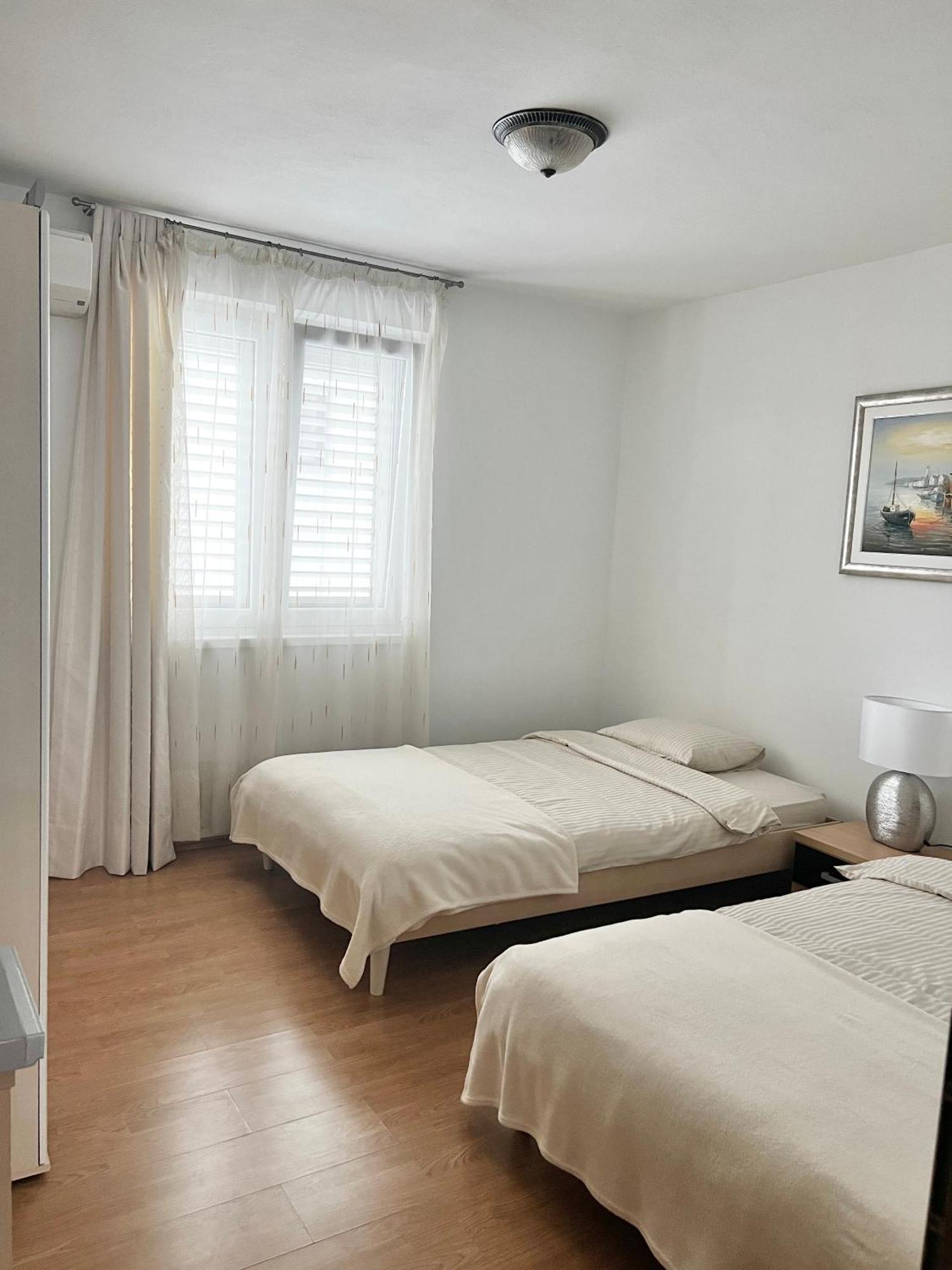 D.O.O. Yury Apartment トロギール エクステリア 写真